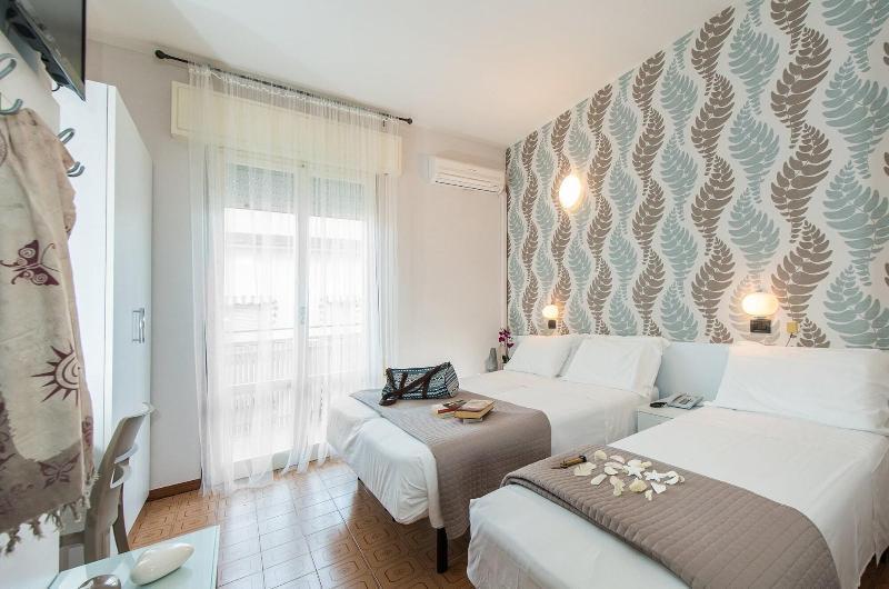 Hotel Ervill Rimini Exterior photo